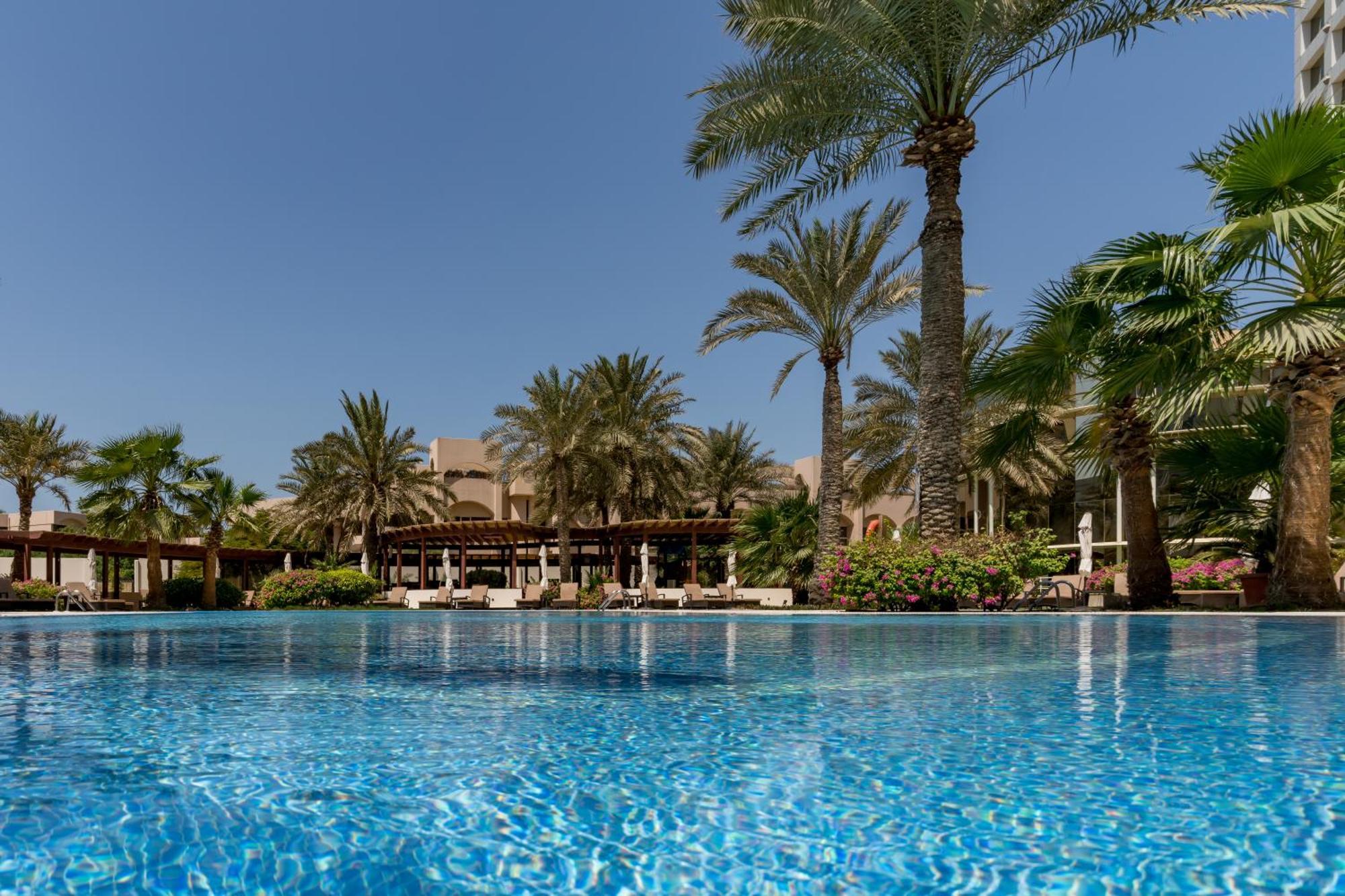 The Diplomat Radisson Blu Hotel Residence & Spa Manama Dış mekan fotoğraf